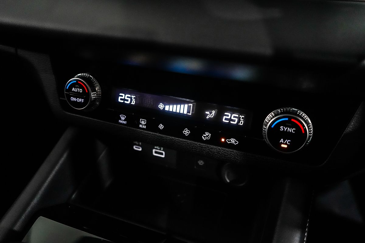 2024 Mitsubishi Outlander LS ZM