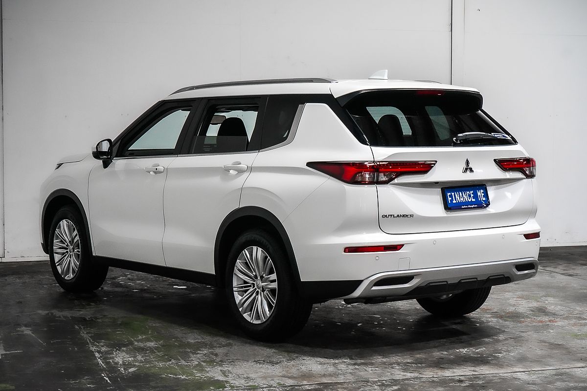 2024 Mitsubishi Outlander LS ZM