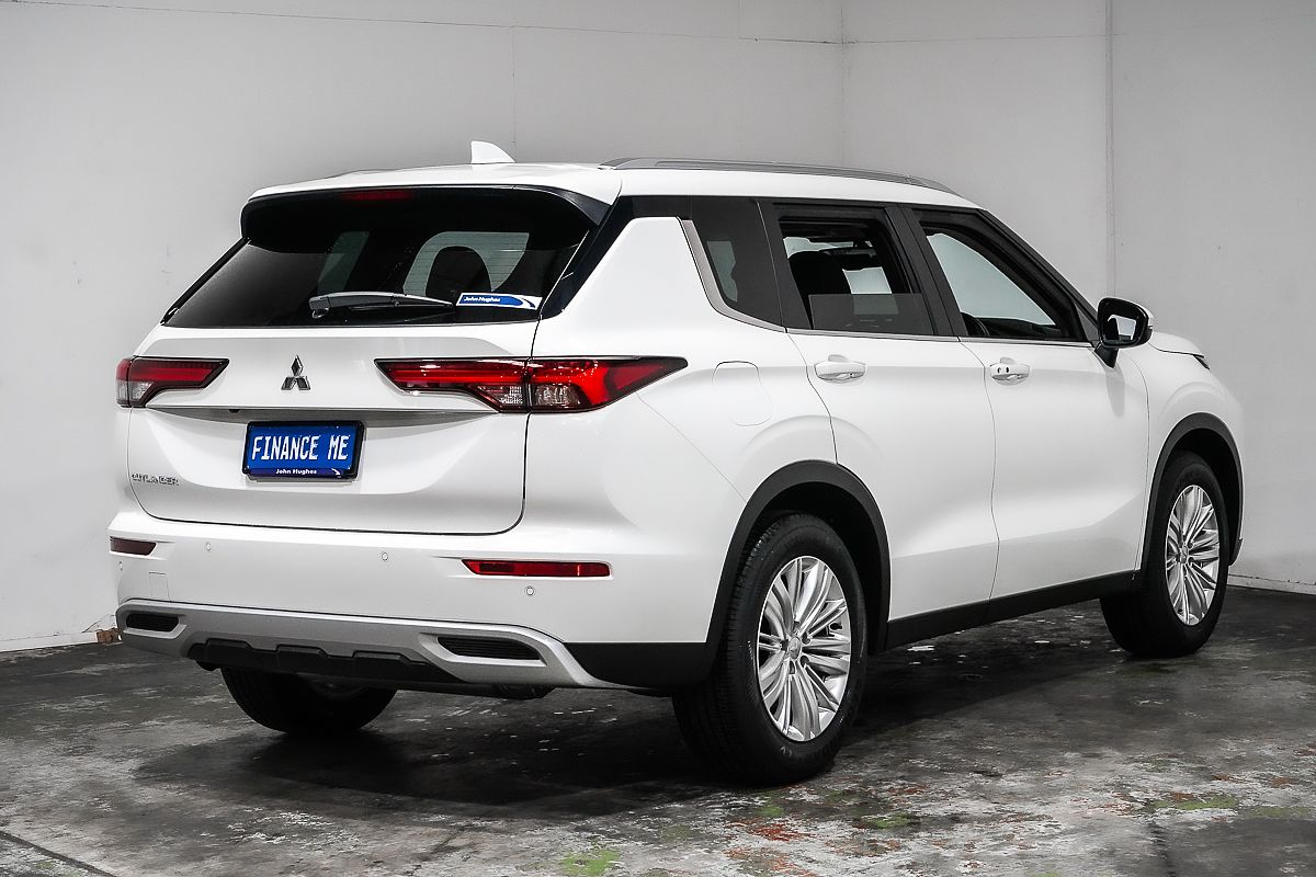 2024 Mitsubishi Outlander LS ZM