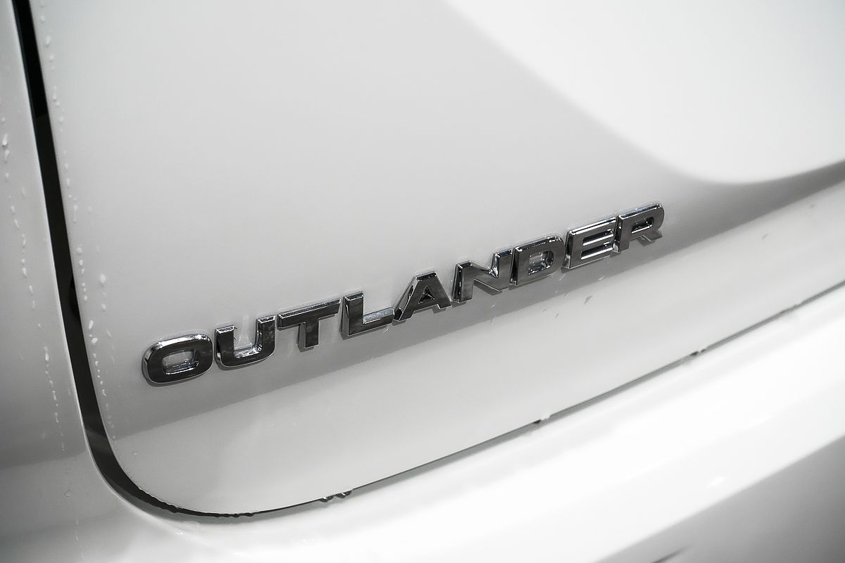 2024 Mitsubishi Outlander LS ZM