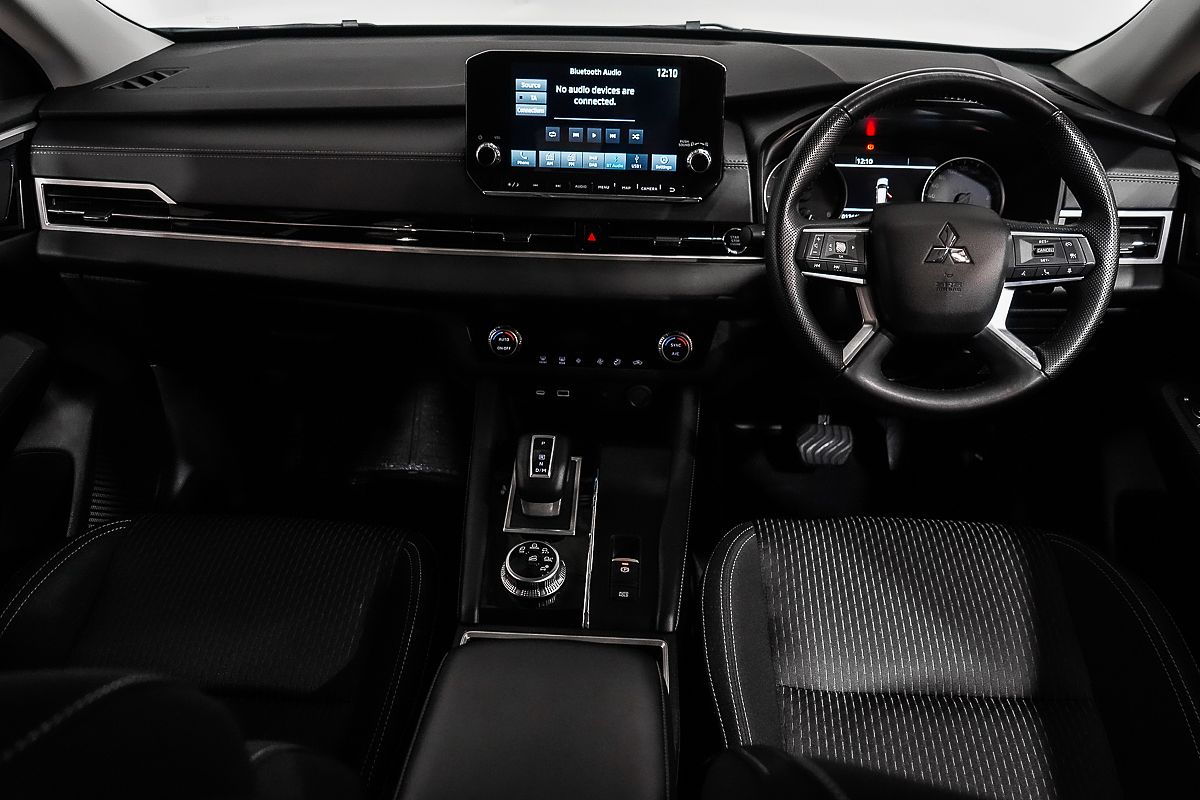 2024 Mitsubishi Outlander LS ZM