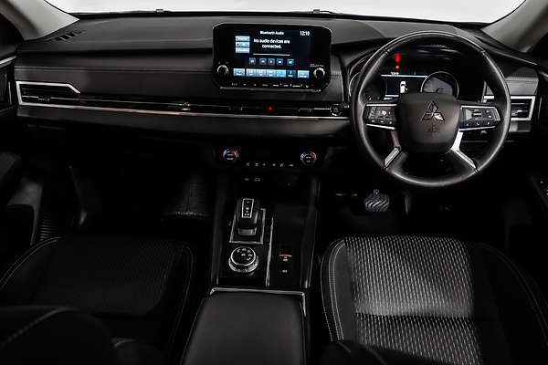 2024 Mitsubishi Outlander LS ZM