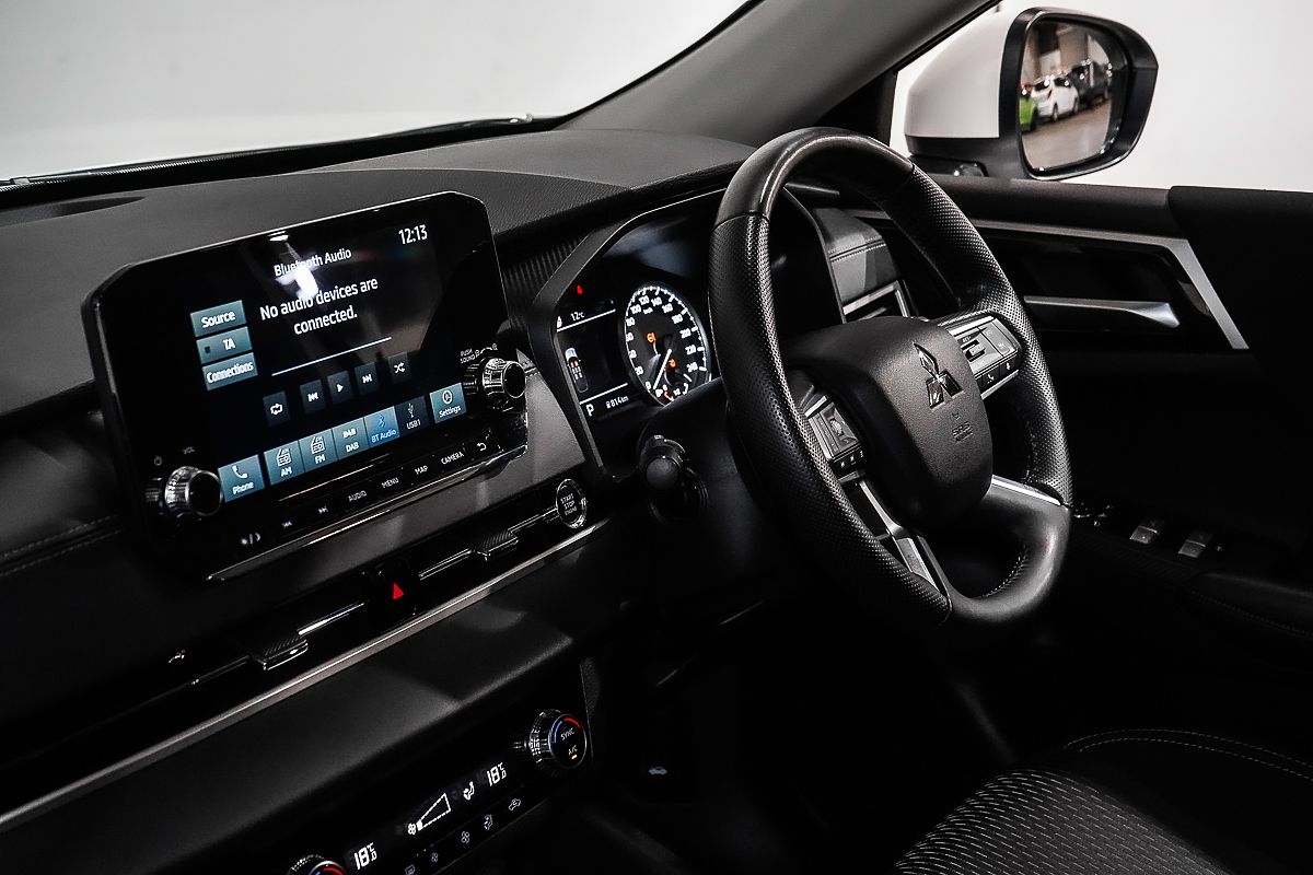 2024 Mitsubishi Outlander LS ZM