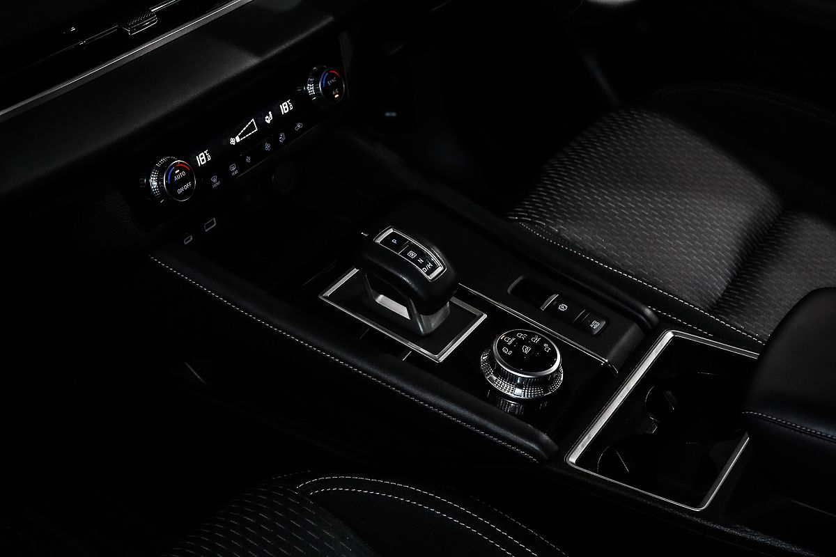 2024 Mitsubishi Outlander LS ZM