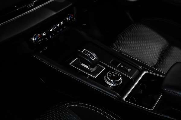 2024 Mitsubishi Outlander LS ZM