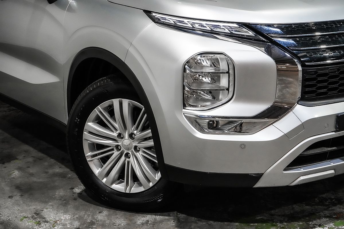 2024 Mitsubishi Outlander LS ZM