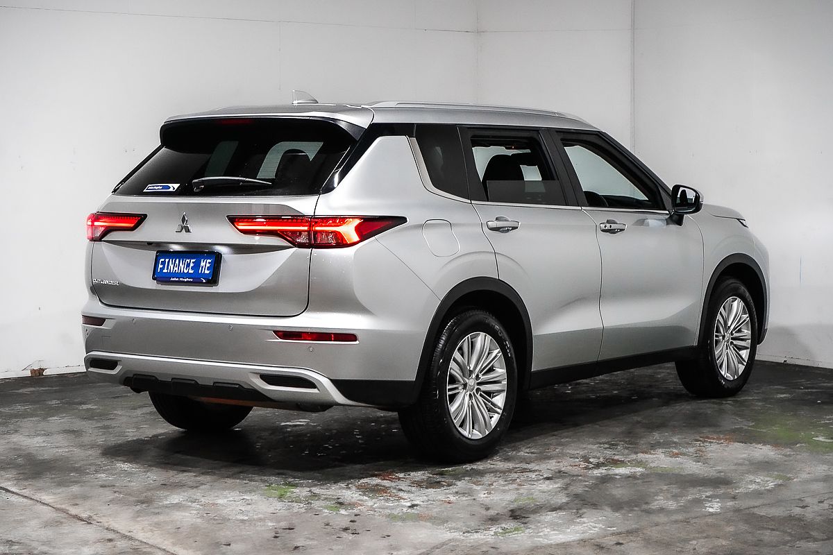 2024 Mitsubishi Outlander LS ZM