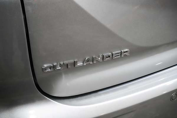 2024 Mitsubishi Outlander LS ZM