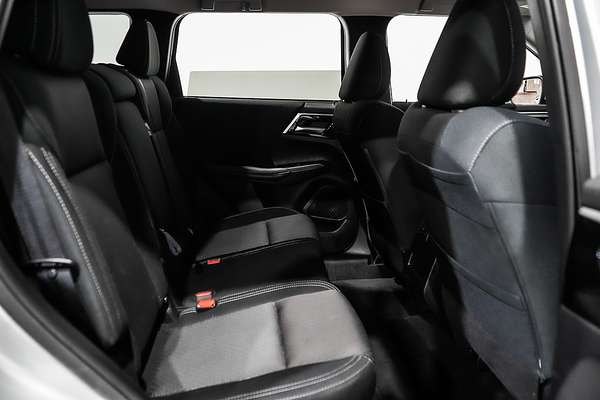 2024 Mitsubishi Outlander LS ZM