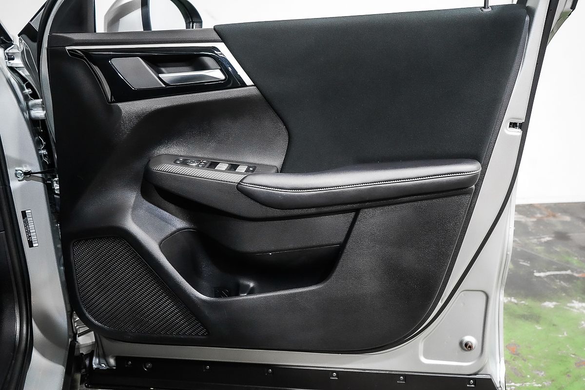 2024 Mitsubishi Outlander LS ZM