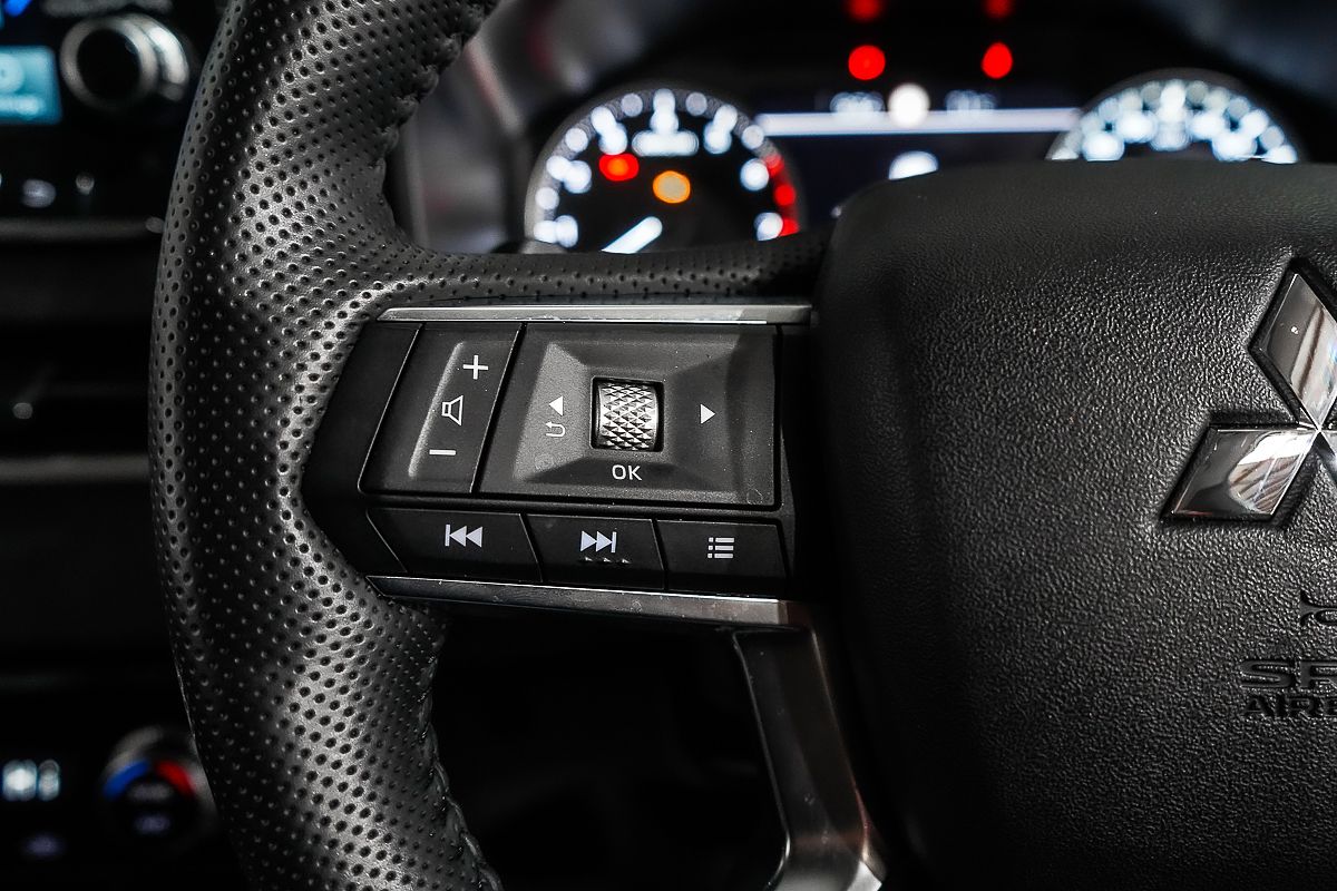 2024 Mitsubishi Outlander LS ZM