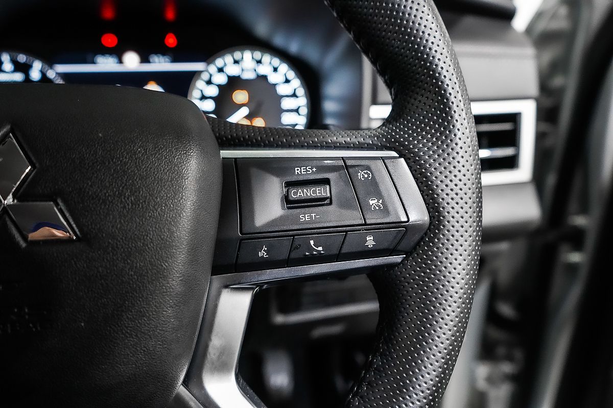 2024 Mitsubishi Outlander LS ZM