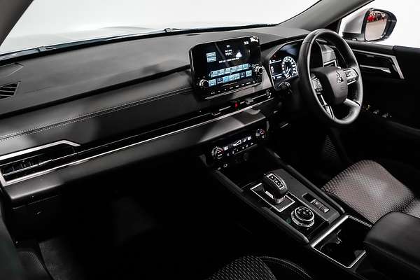 2024 Mitsubishi Outlander LS ZM