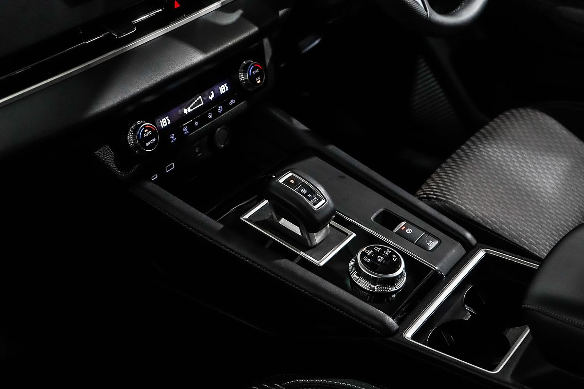 2024 Mitsubishi Outlander LS ZM