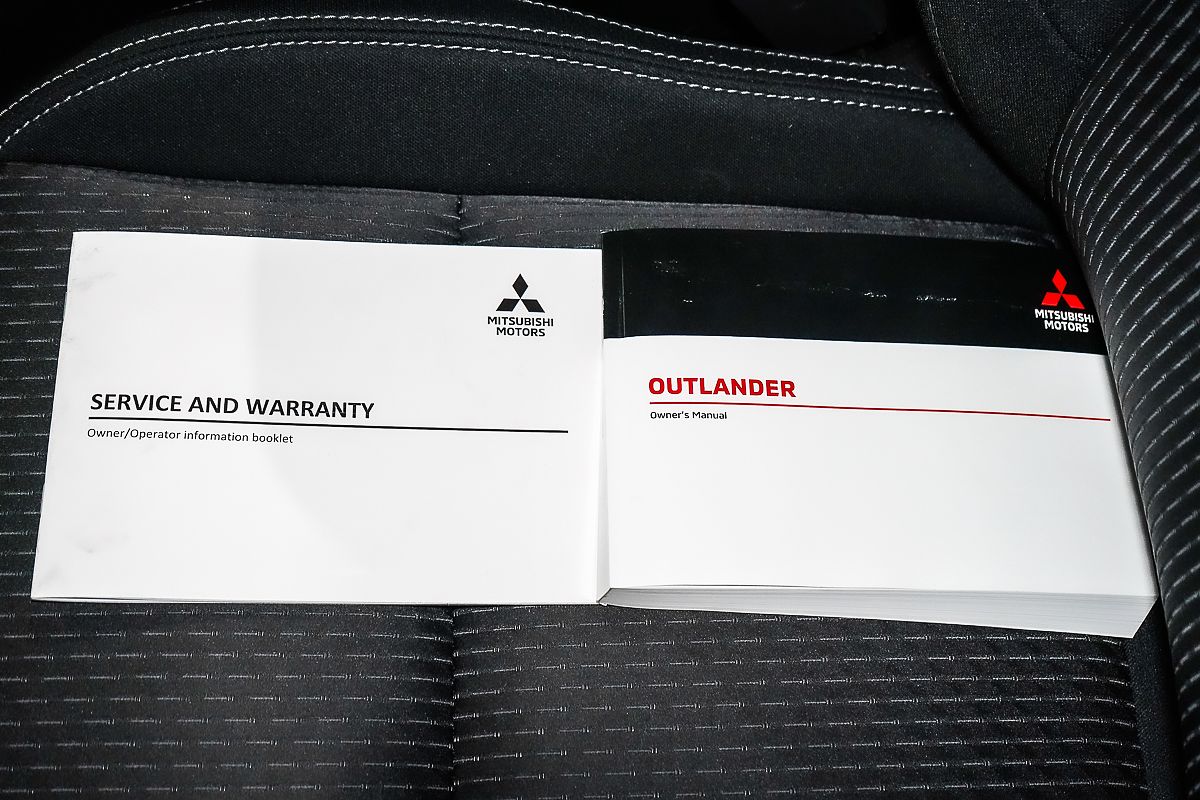 2024 Mitsubishi Outlander LS ZM