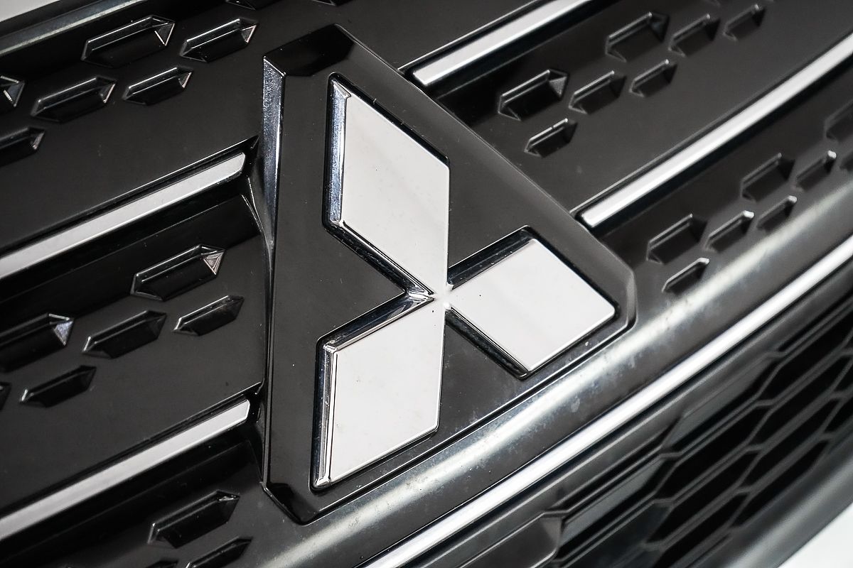 2024 Mitsubishi Outlander LS ZM