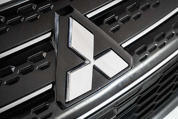2024 Mitsubishi Outlander LS ZM