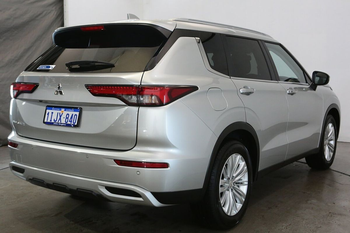 2024 Mitsubishi Outlander LS ZM