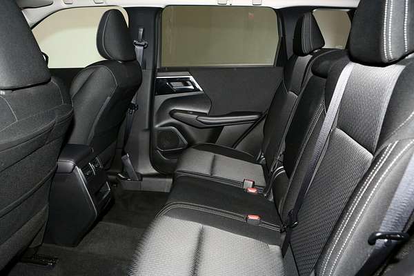 2024 Mitsubishi Outlander LS ZM