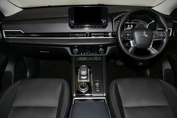 2024 Mitsubishi Outlander LS ZM