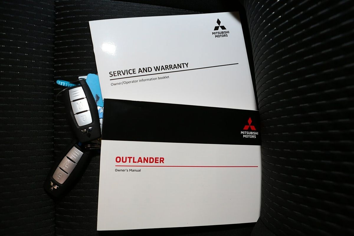 2024 Mitsubishi Outlander LS ZM