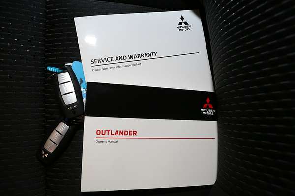 2024 Mitsubishi Outlander LS ZM