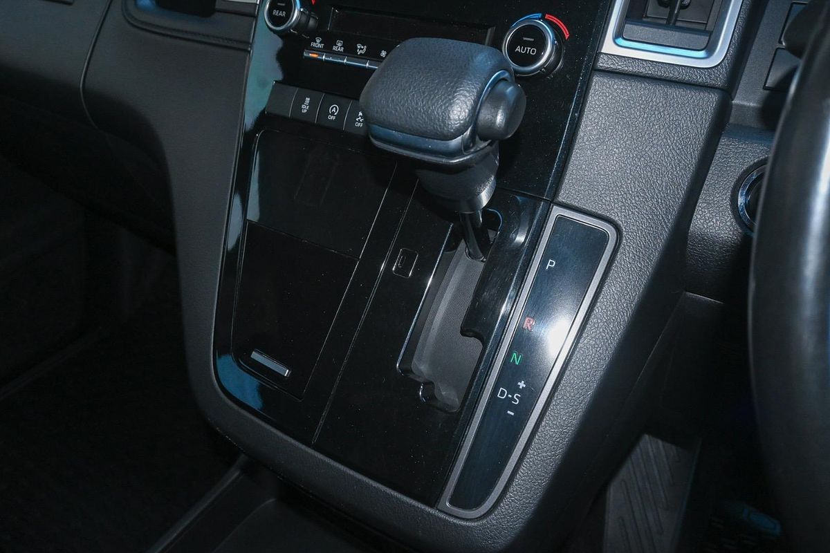 2020 Toyota Granvia GDH303R