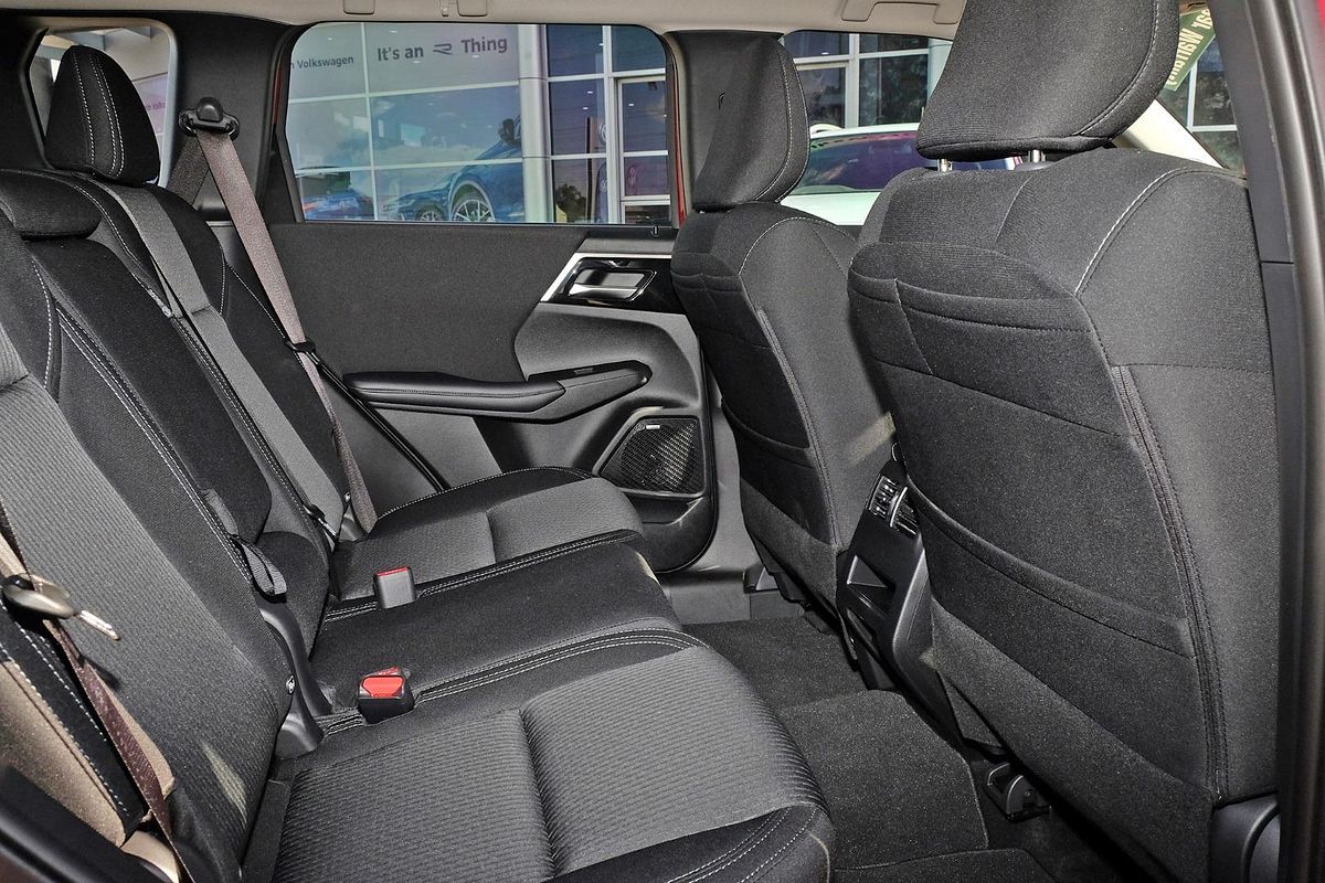 2025 Mitsubishi Outlander ES ZM