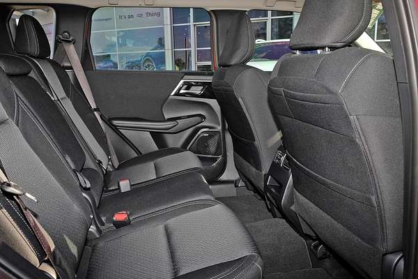 2025 Mitsubishi Outlander ES ZM