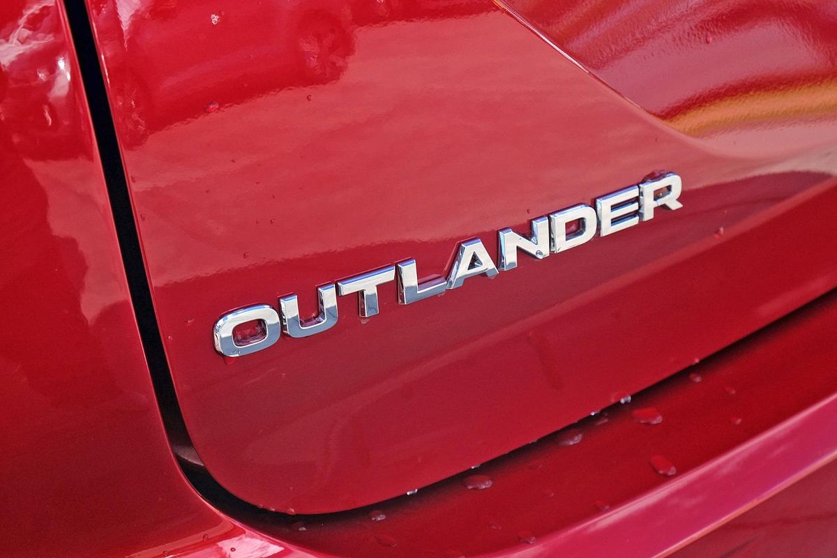 2025 Mitsubishi Outlander ES ZM