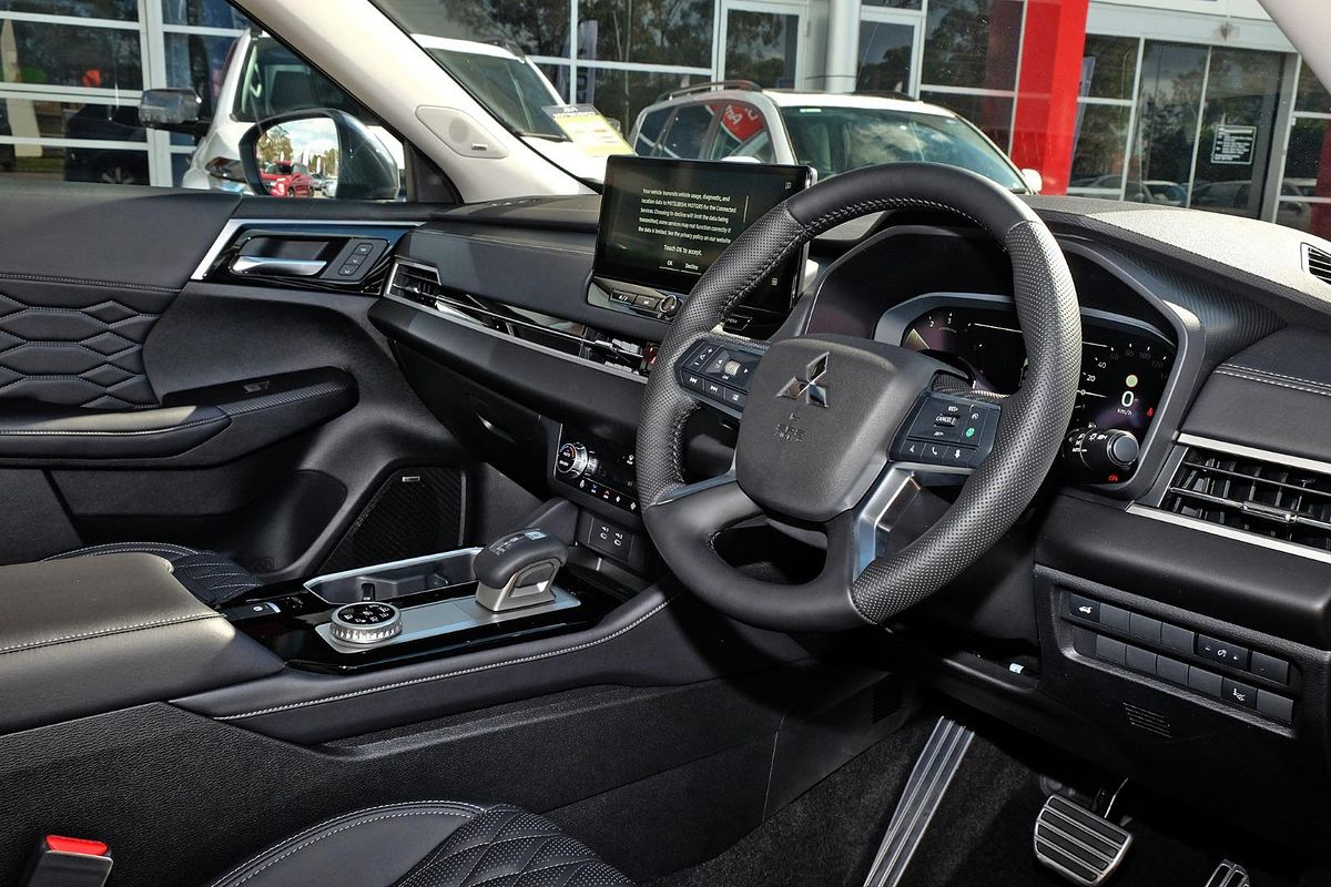 2025 Mitsubishi Outlander Exceed Tourer ZM