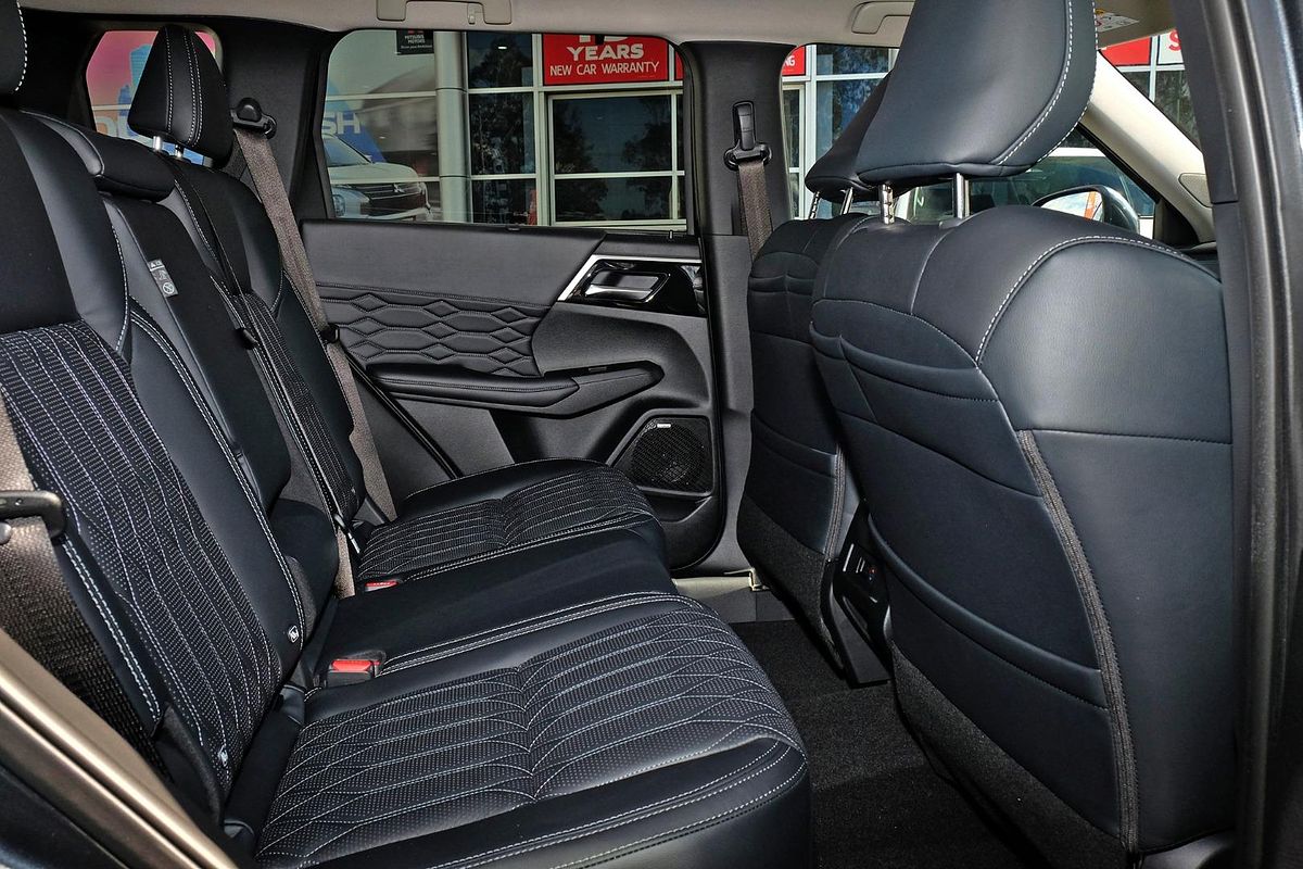 2025 Mitsubishi Outlander Exceed Tourer ZM