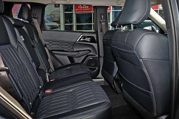 2025 Mitsubishi Outlander Exceed Tourer ZM