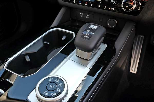 2025 Mitsubishi Outlander Exceed Tourer ZM
