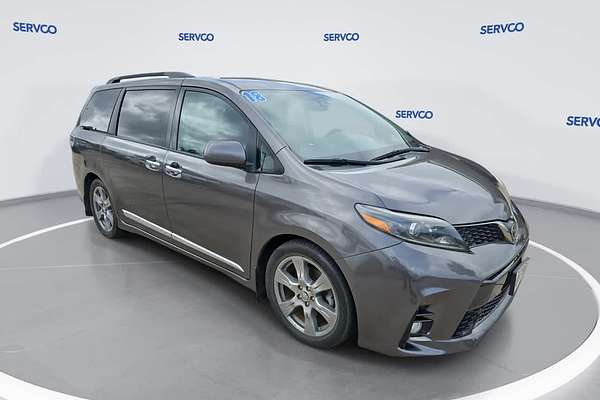 2018 Toyota SIENNA SE