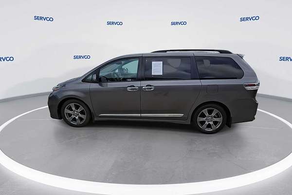 2018 Toyota SIENNA SE