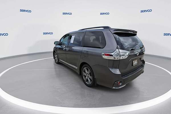 2018 Toyota SIENNA SE
