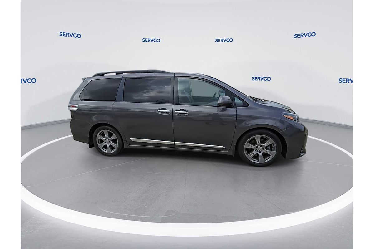2018 Toyota SIENNA SE