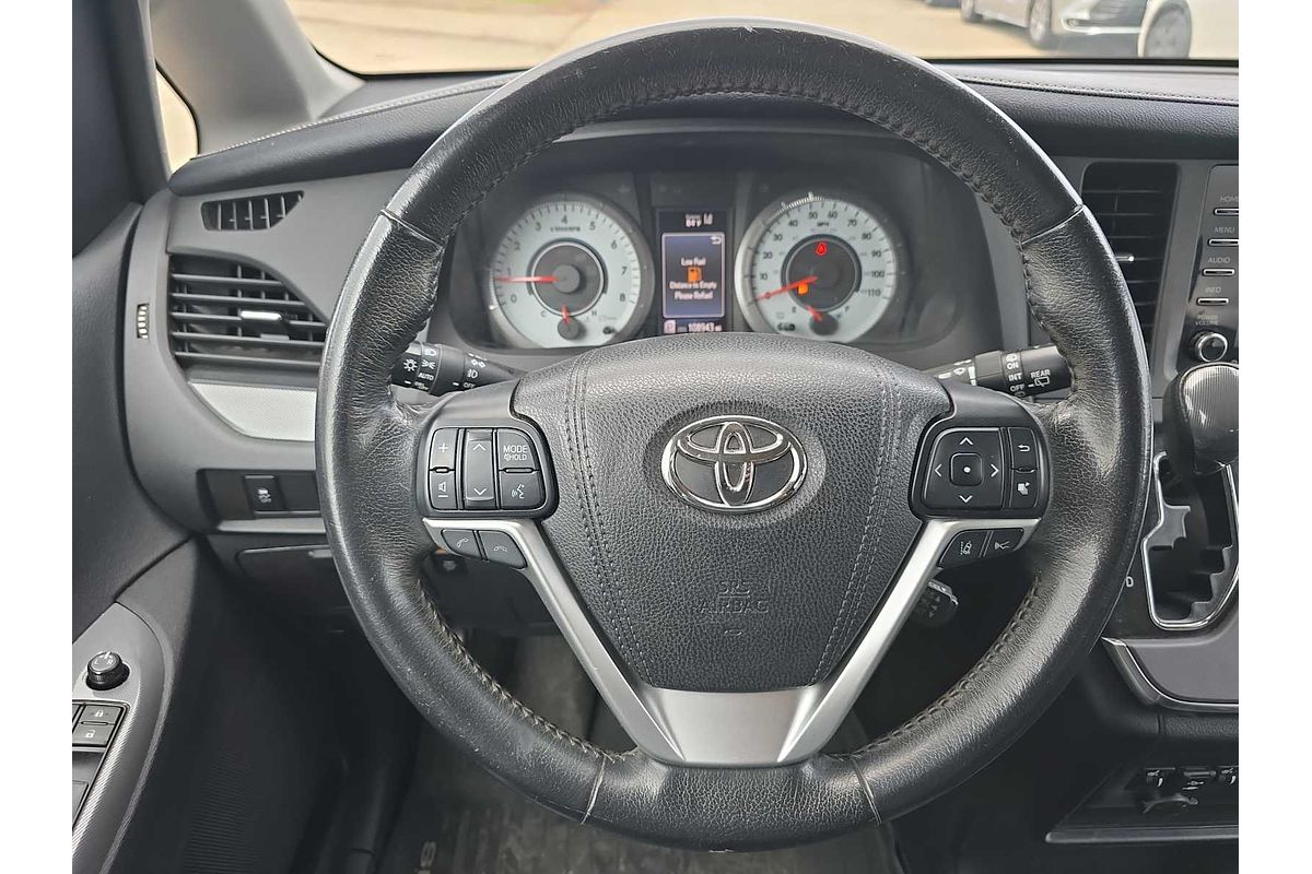 2018 Toyota SIENNA SE