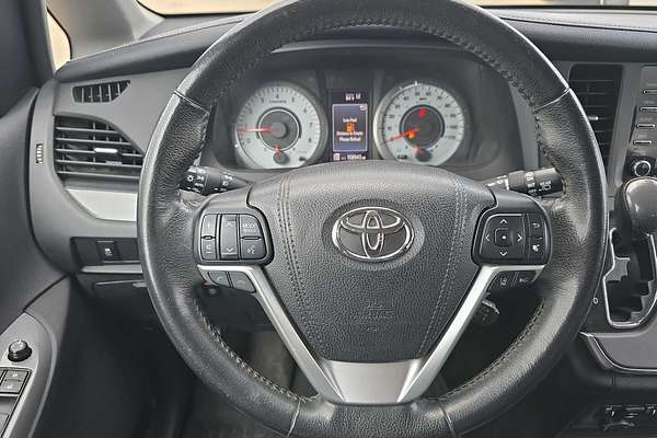 2018 Toyota SIENNA SE