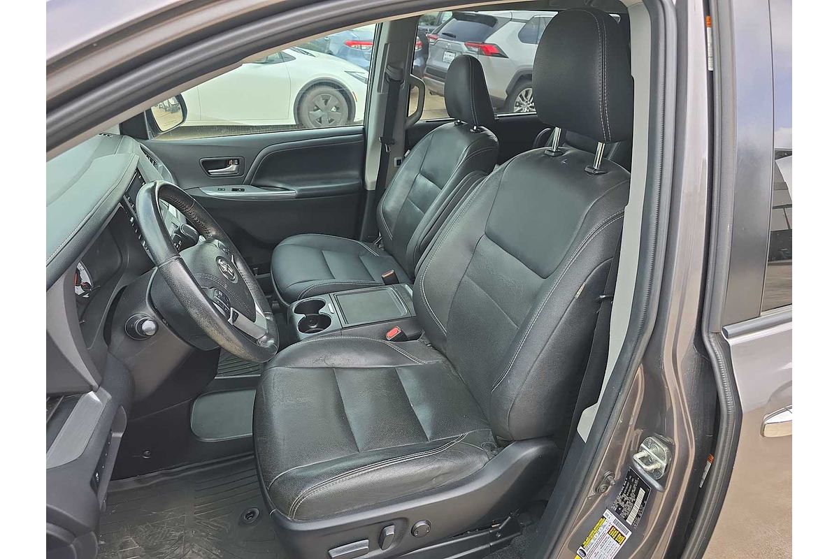 2018 Toyota SIENNA SE