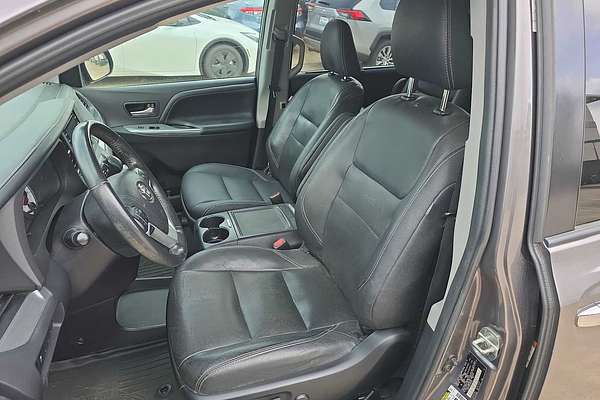 2018 Toyota SIENNA SE
