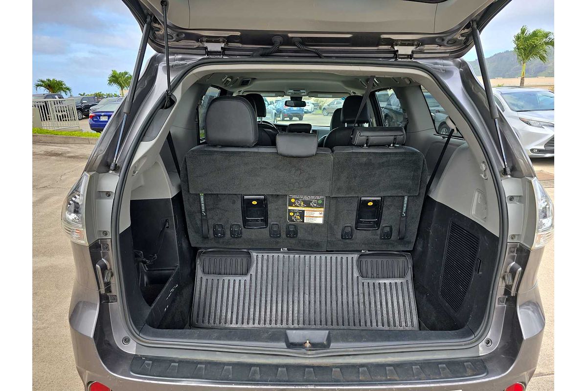 2018 Toyota SIENNA SE