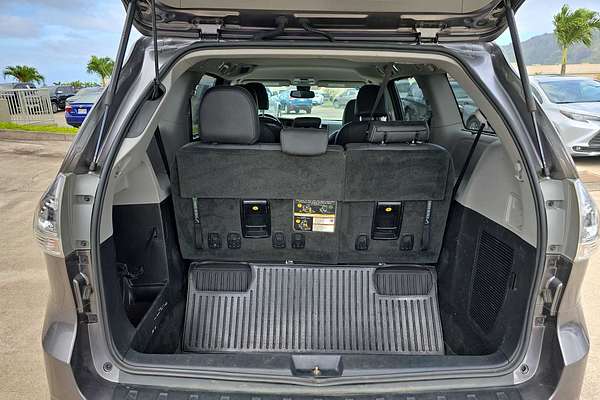 2018 Toyota SIENNA SE