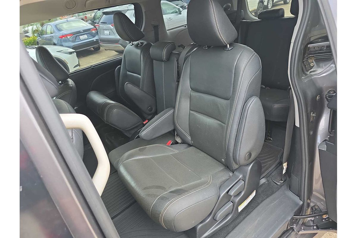 2018 Toyota SIENNA SE