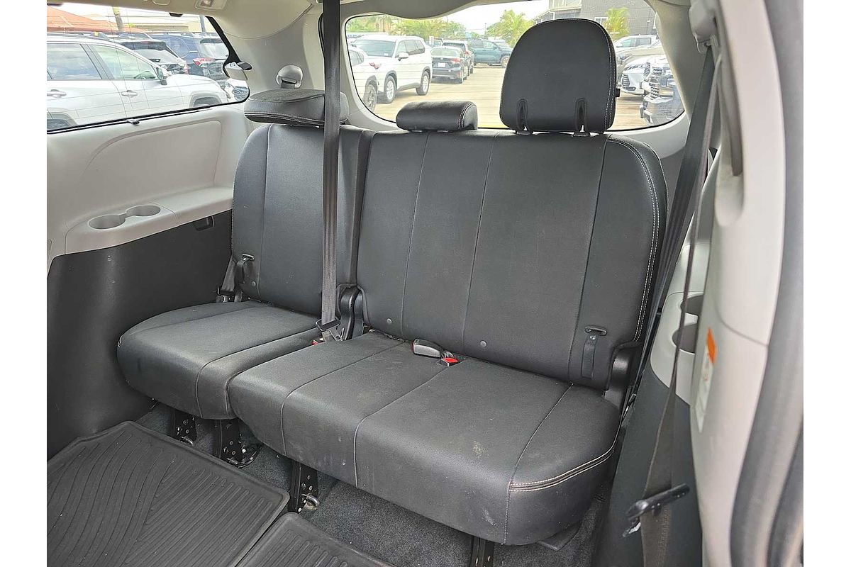 2018 Toyota SIENNA SE