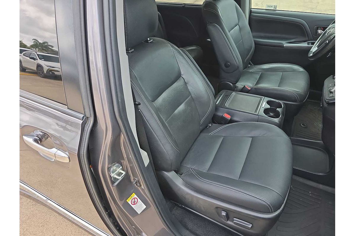 2018 Toyota SIENNA SE