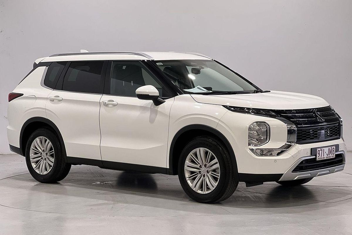 2023 Mitsubishi Outlander LS ZM