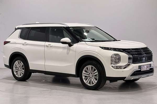 2023 Mitsubishi Outlander LS ZM