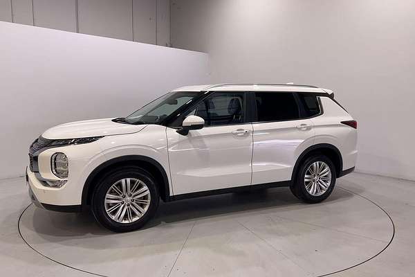 2023 Mitsubishi Outlander LS ZM